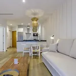 Souviron De Torres By Caleta Homes Lägenhet
